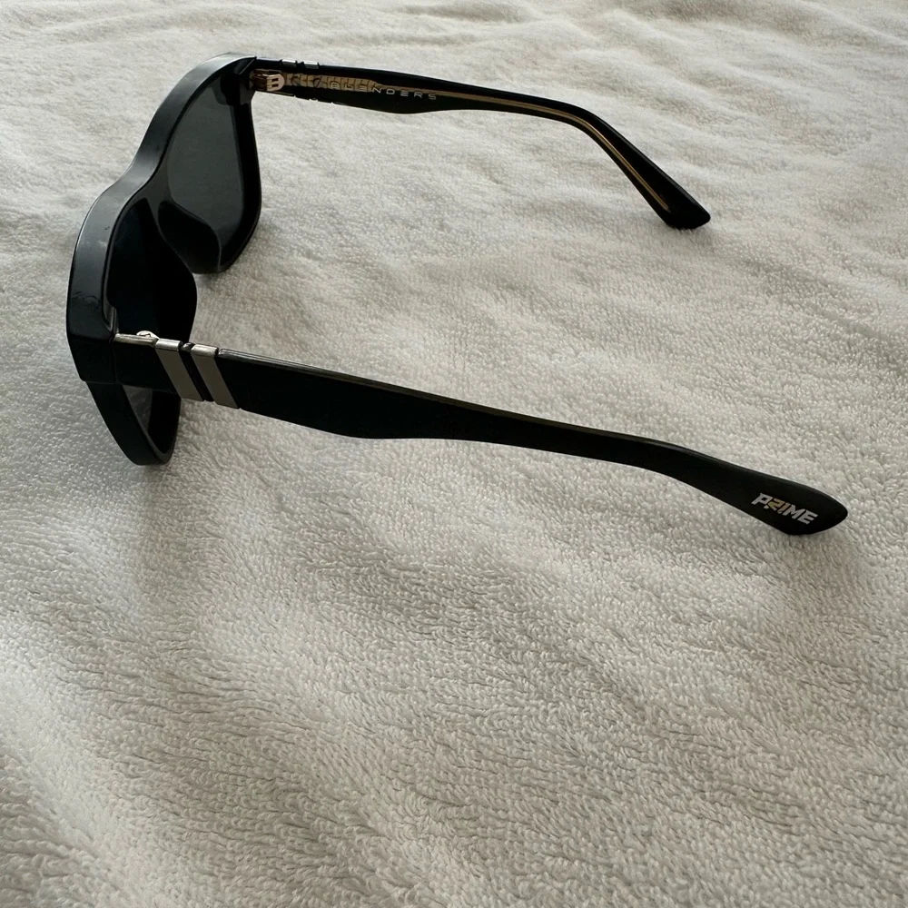 Blenders Black Polarized Sunglasses - Picture 5 of 5